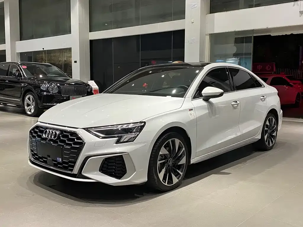 Audi A3 — фото 1