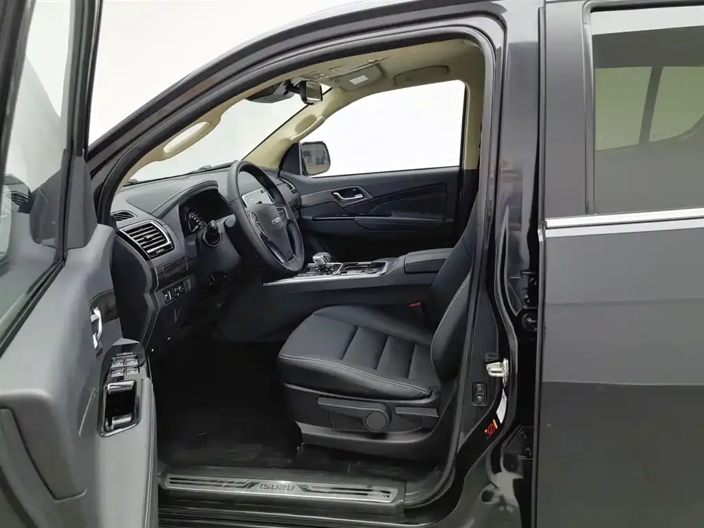 Isuzu MU-X 2023 из CN, фото 7