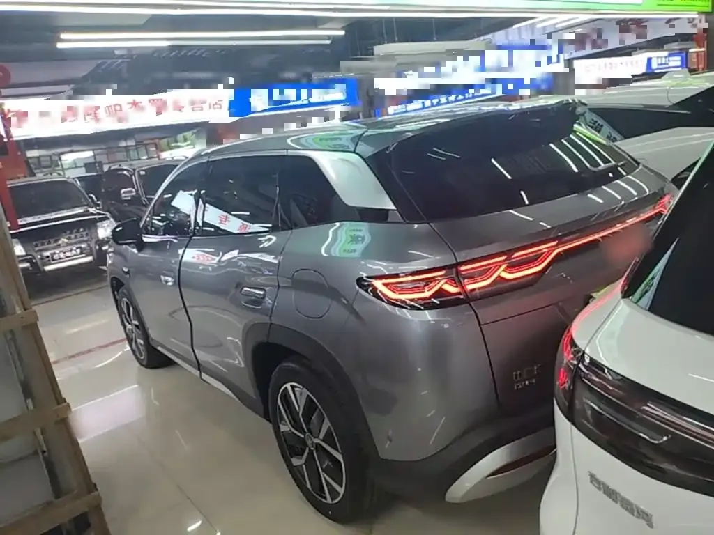 BYD L DM-i — фото 7