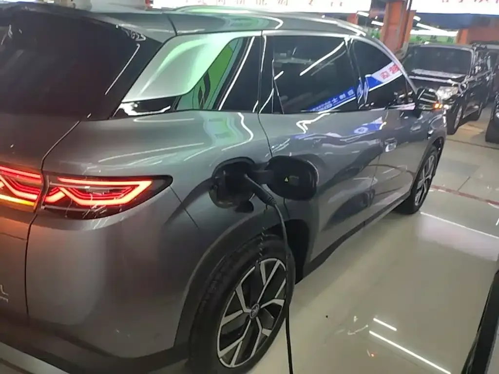 BYD L DM-i — фото 10