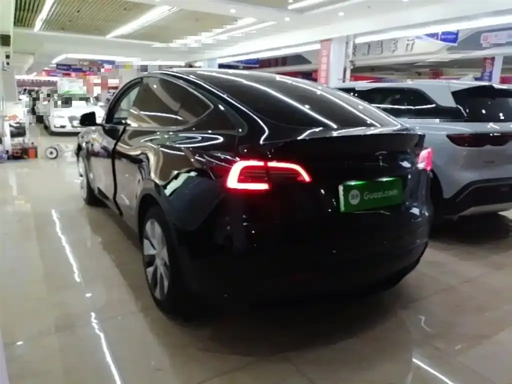 Tesla Model Y — фото 6