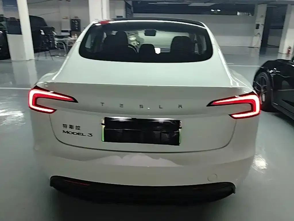 Tesla Model 3 — фото 4