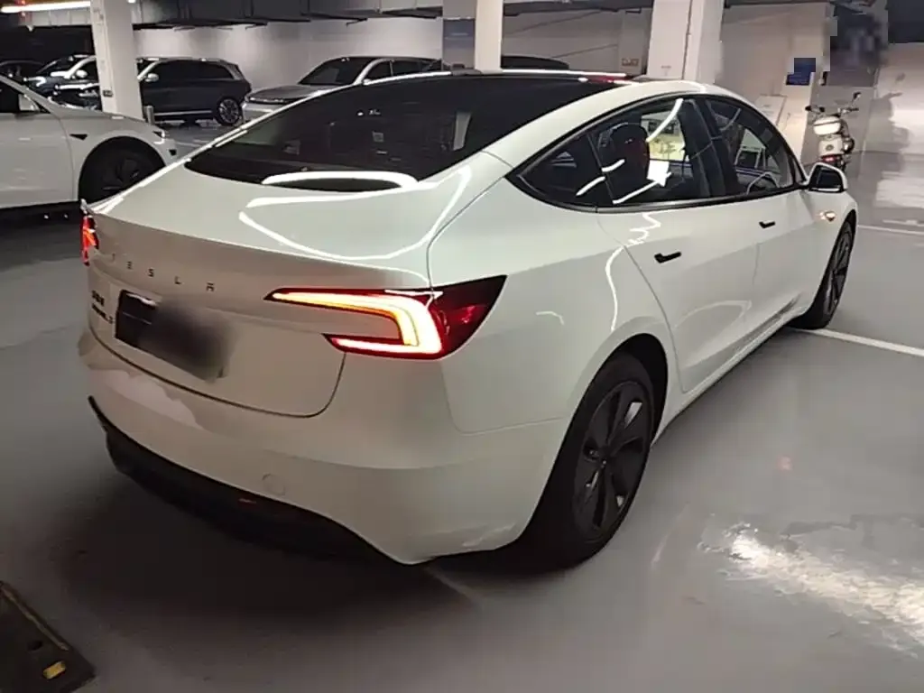 Tesla Model 3 — фото 10