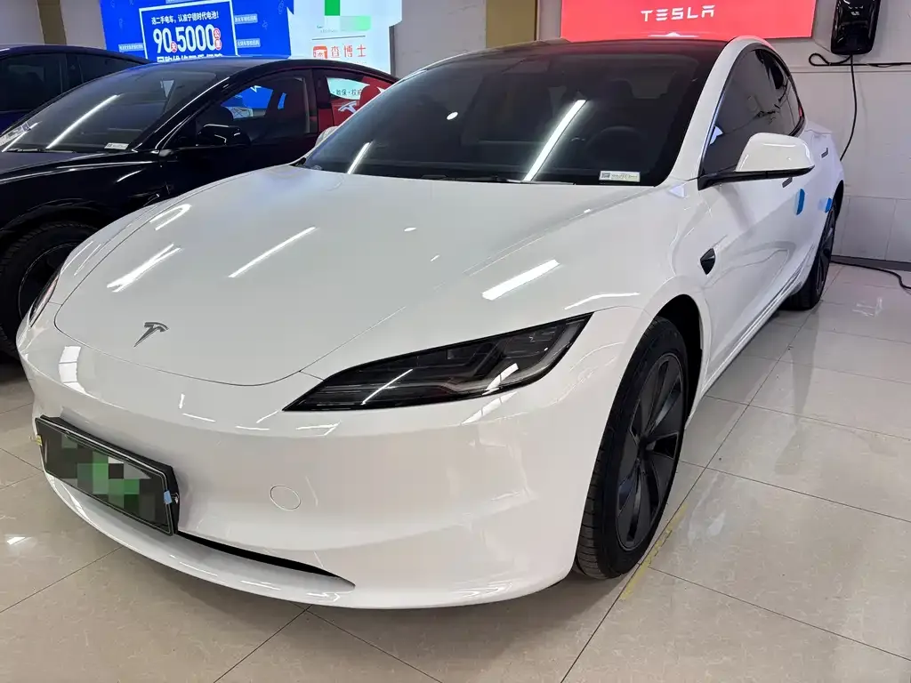 Tesla Model 3 — фото 1