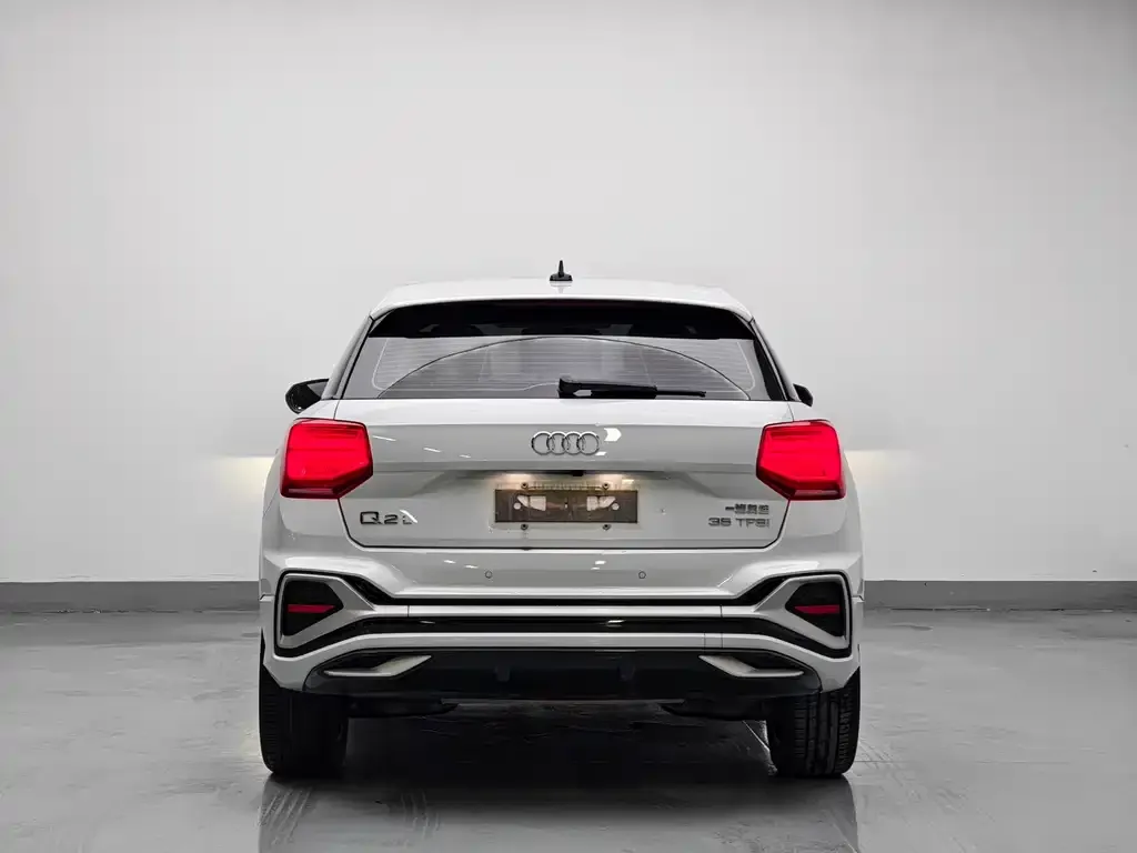 Audi Q2L — фото 5