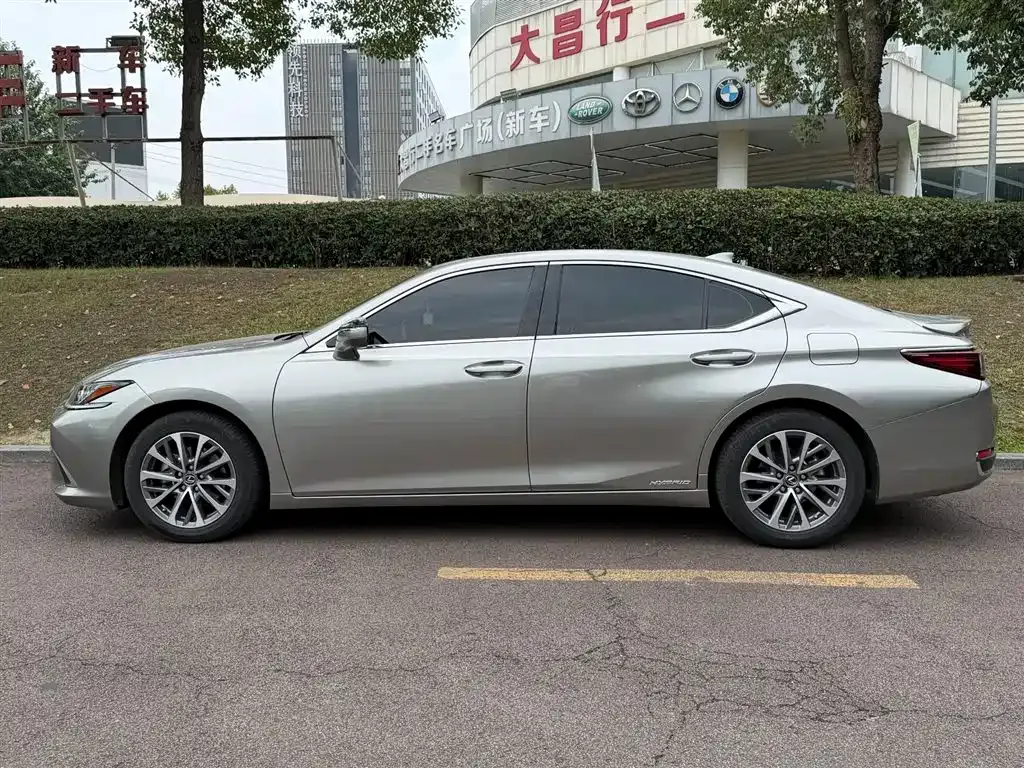 Lexus ES — фото 4