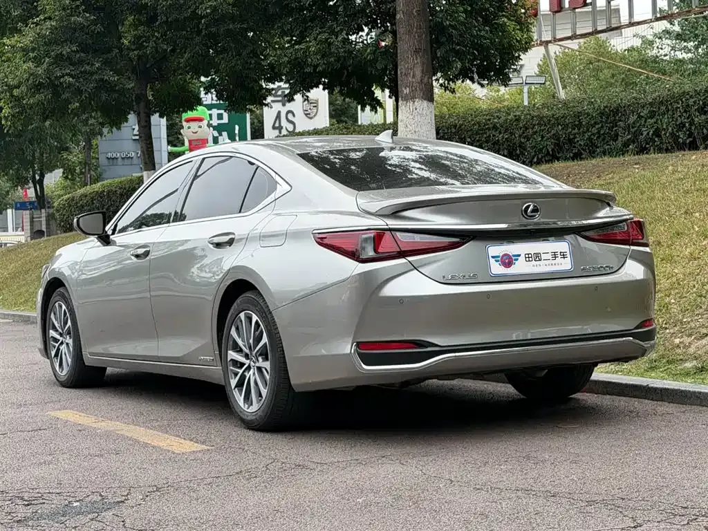 Lexus ES — фото 7
