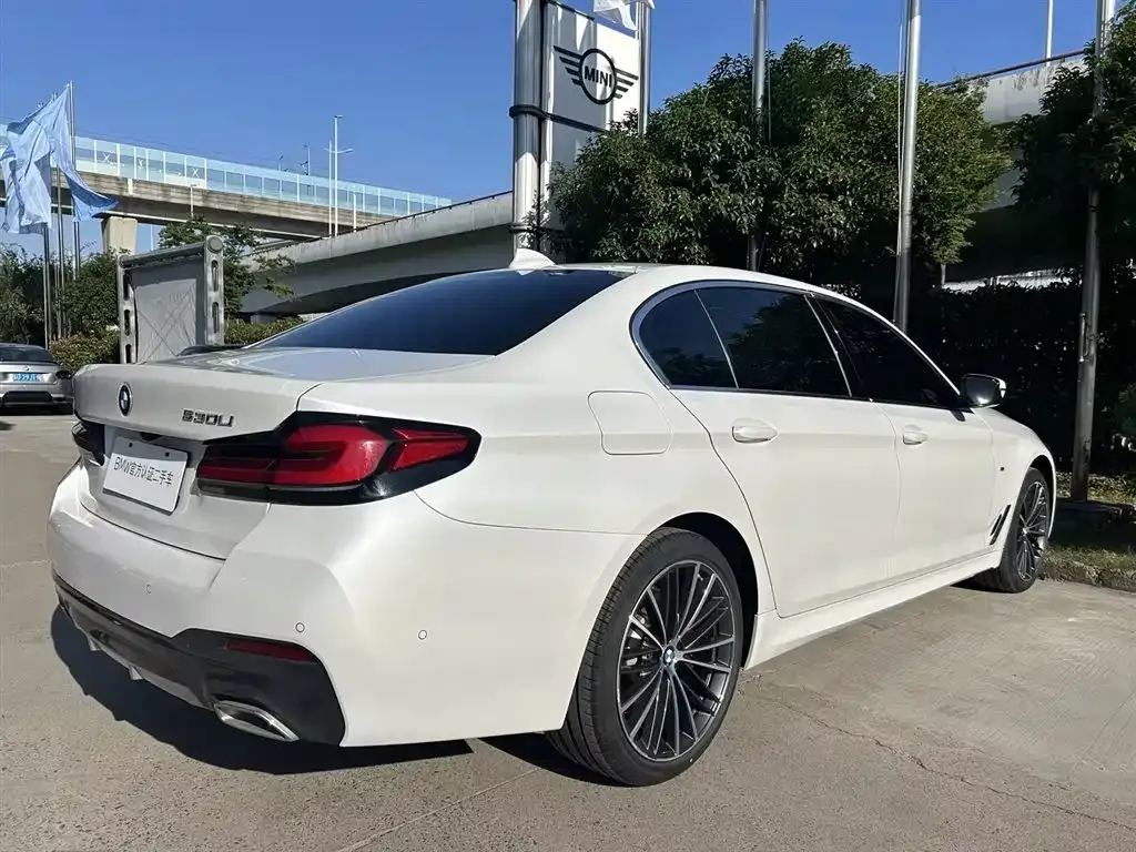 BMW 5 Series — фото 4