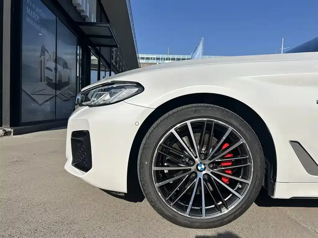 BMW 5 Series — фото 10