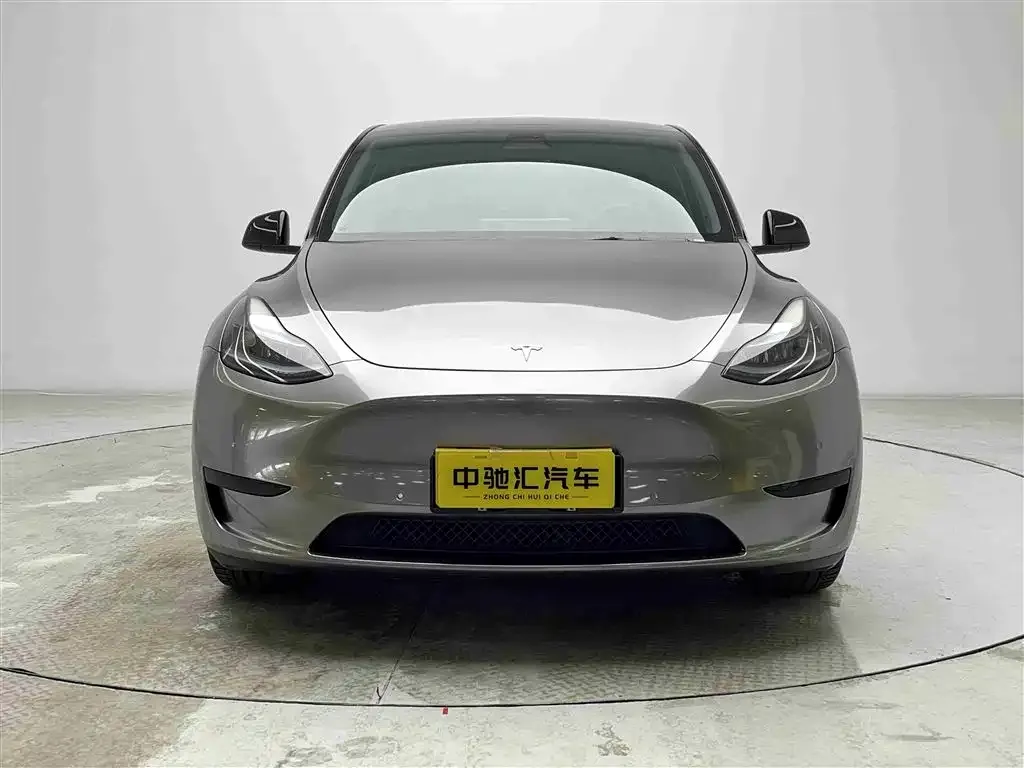 Tesla Model Y — фото 10
