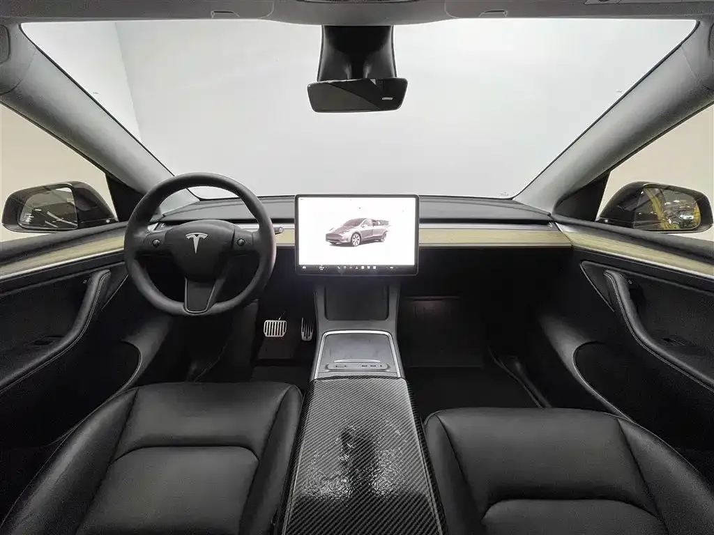 Tesla Model Y — фото 9