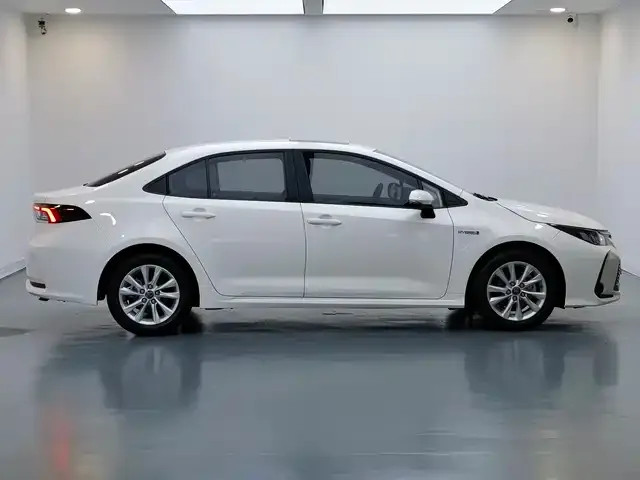 Toyota Corolla — фото 5