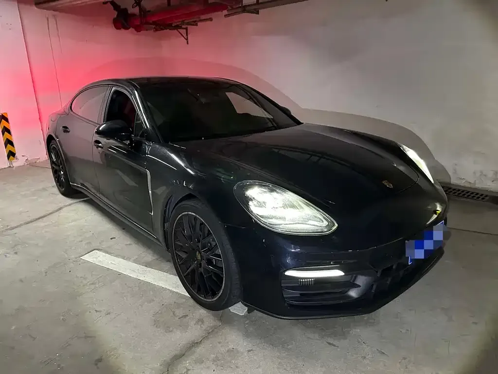 Porsche Panamera — фото 1