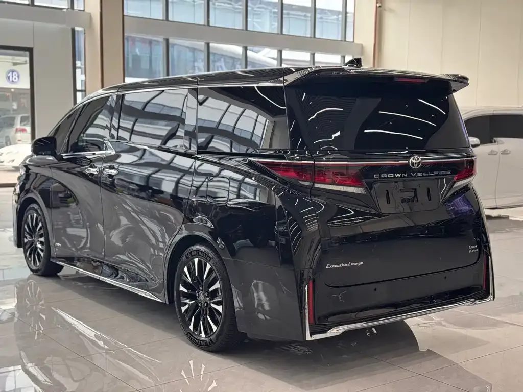 Toyota Vellfire — фото 9