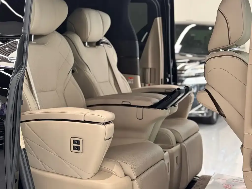 Toyota Vellfire — фото 10