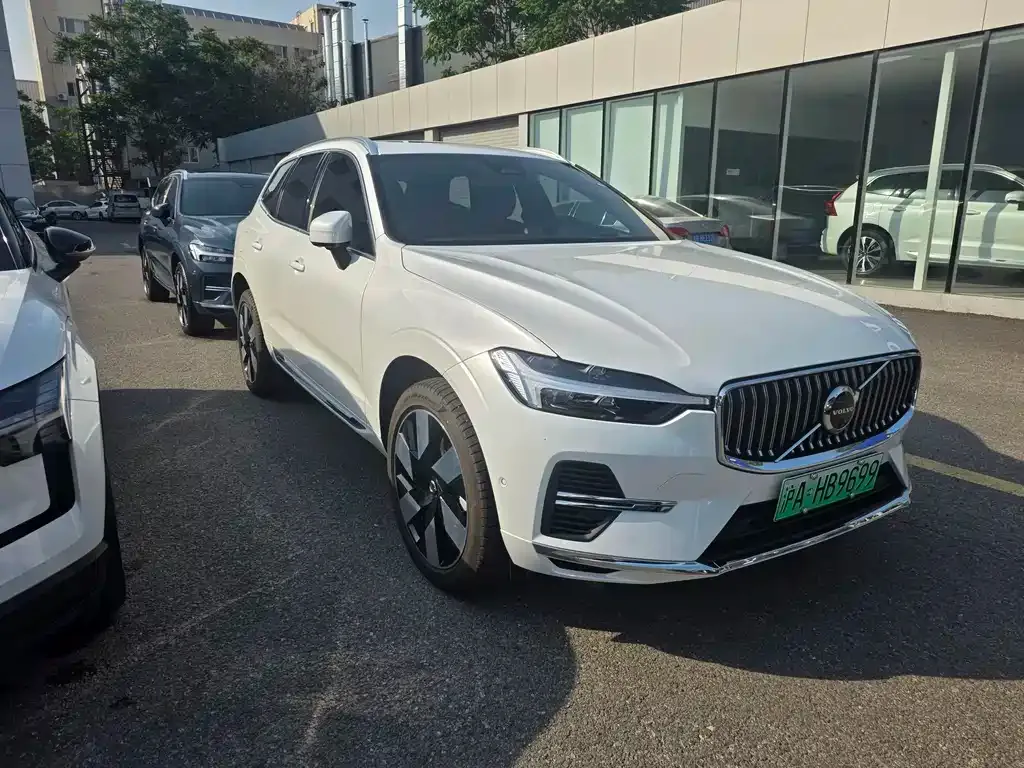 Volvo XC60 PHEV — фото 2