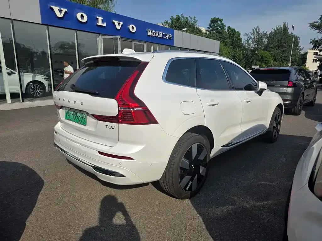 Volvo XC60 PHEV — фото 6