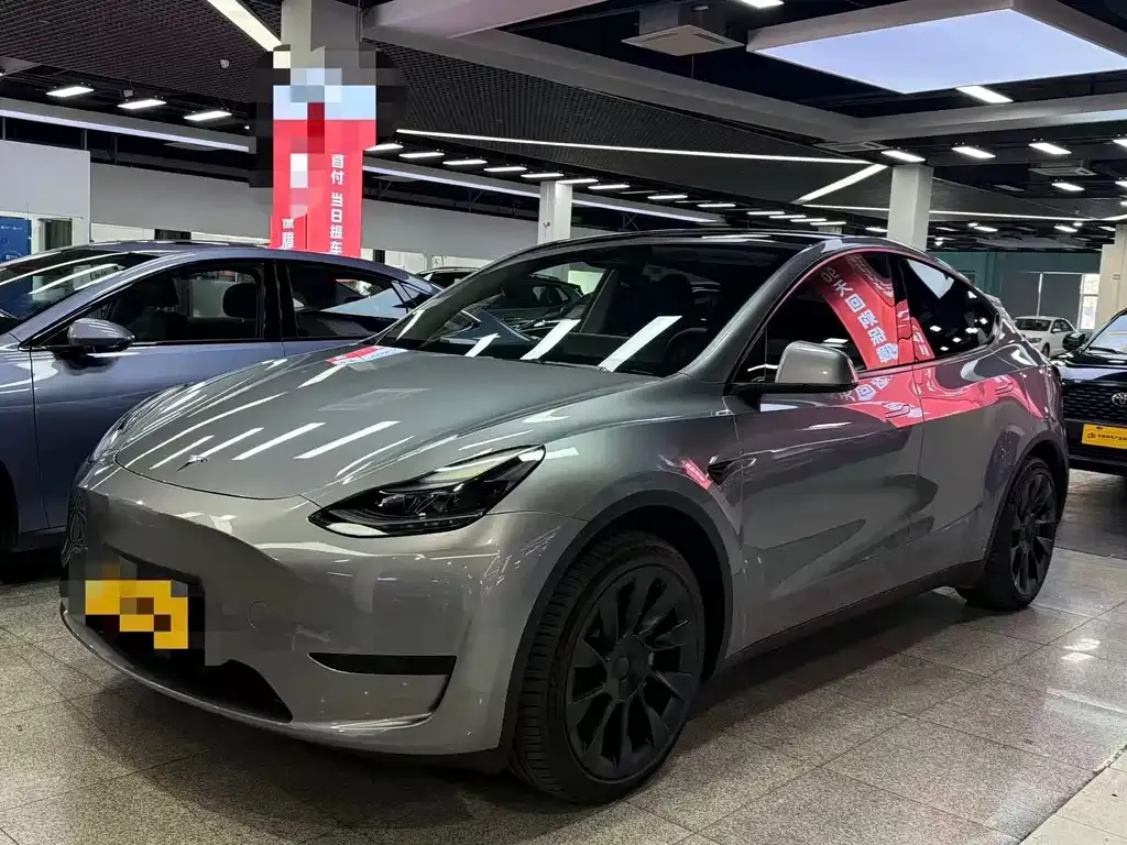 Tesla Model Y — фото 1
