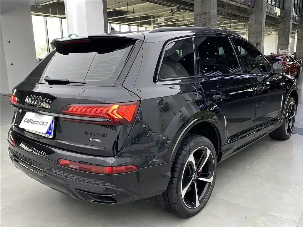 Audi Q7 — фото 6