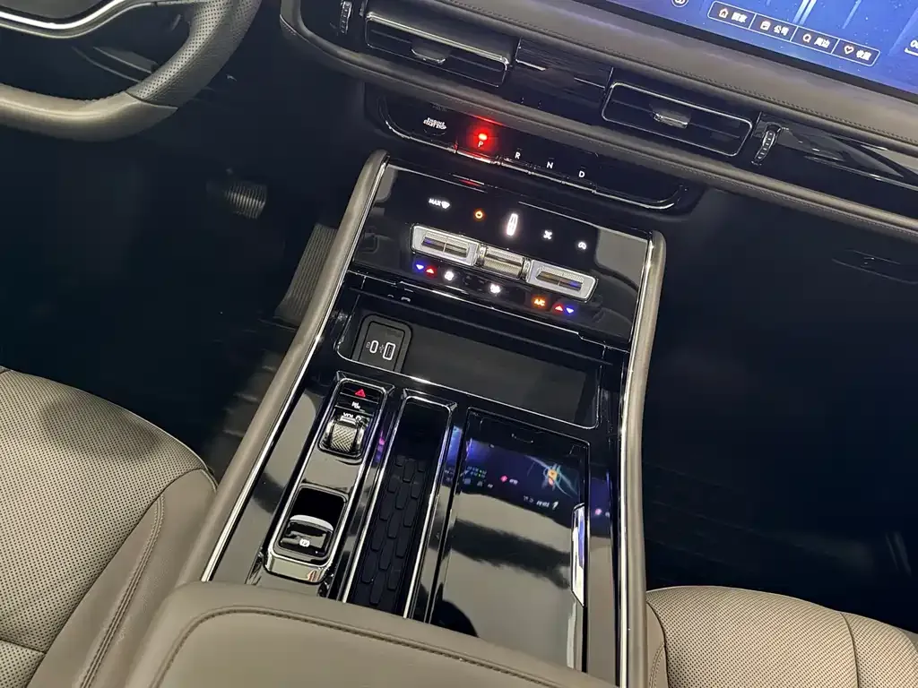 Lincoln Aviator — фото 10