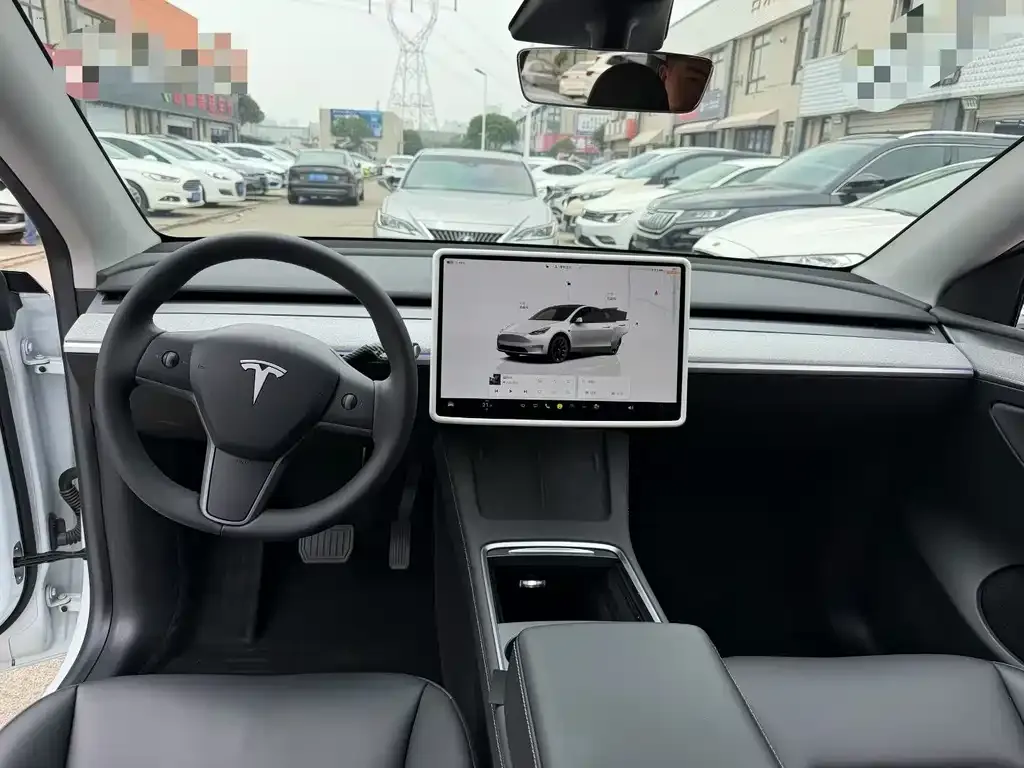 Tesla Model Y — фото 2