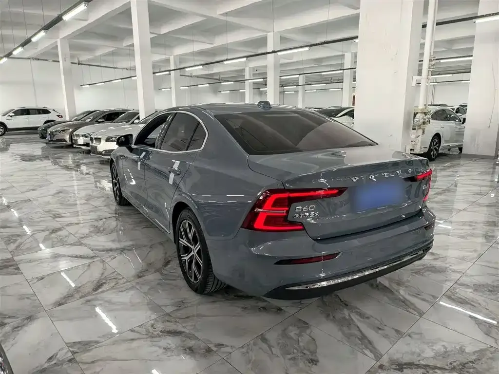 Volvo S60 — фото 10