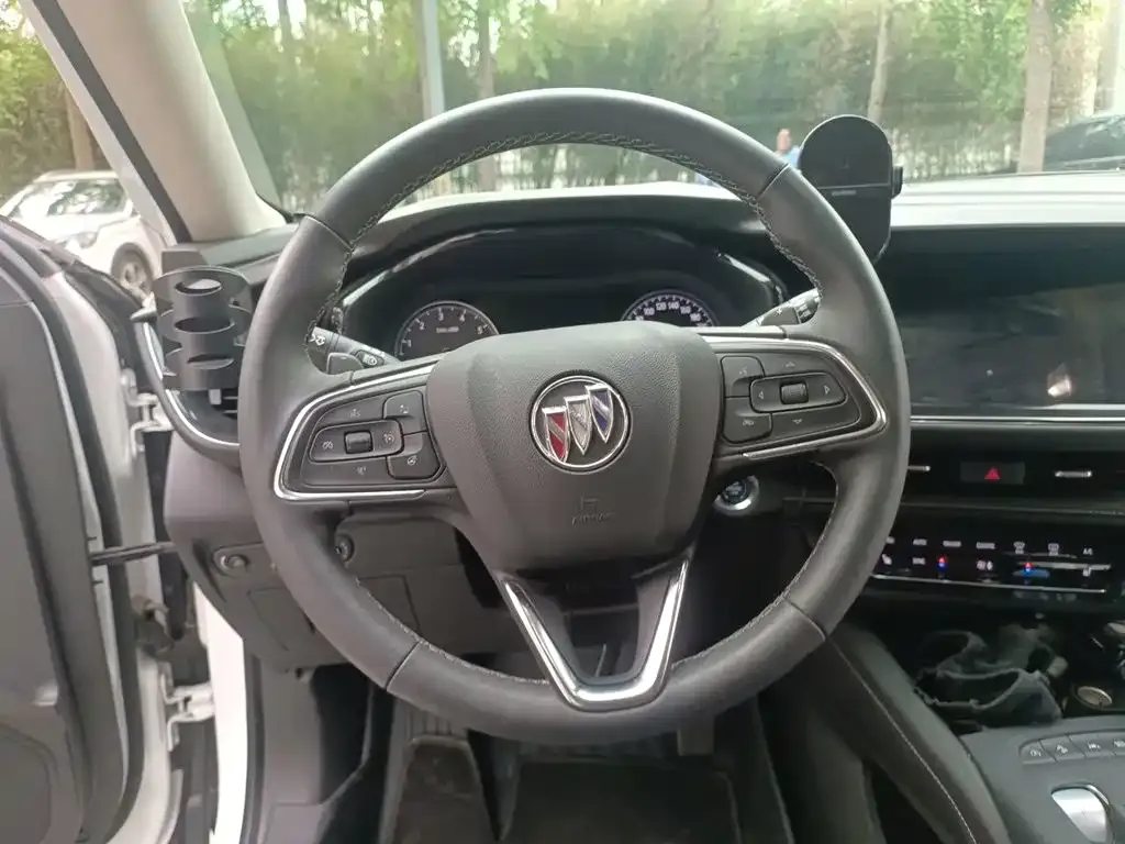 Buick Envision Plus — фото 8