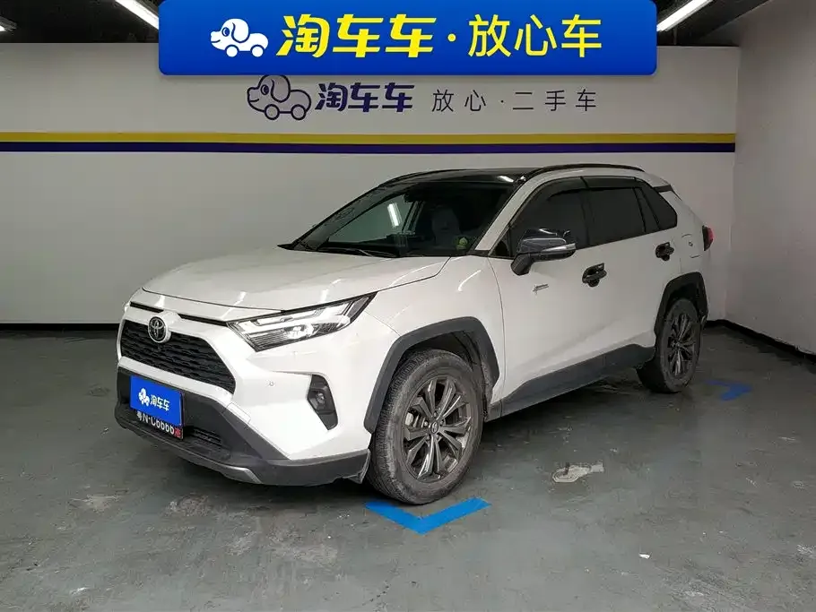 Toyota RAV4 — фото 1
