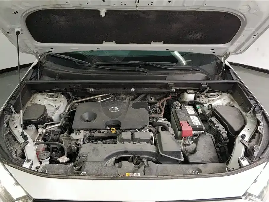Toyota RAV4 — фото 8