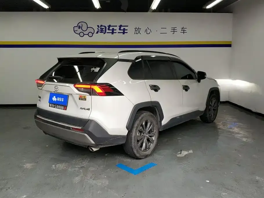 Toyota RAV4 — фото 4