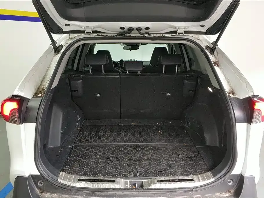 Toyota RAV4 — фото 9