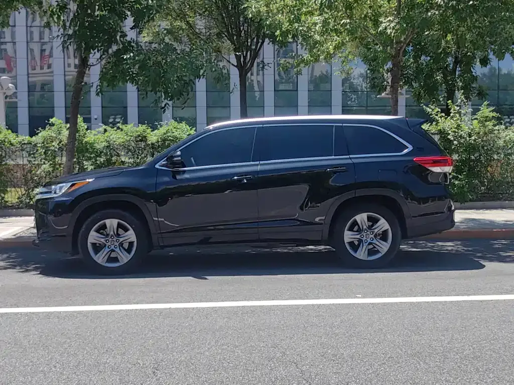 Toyota Highlander — фото 6