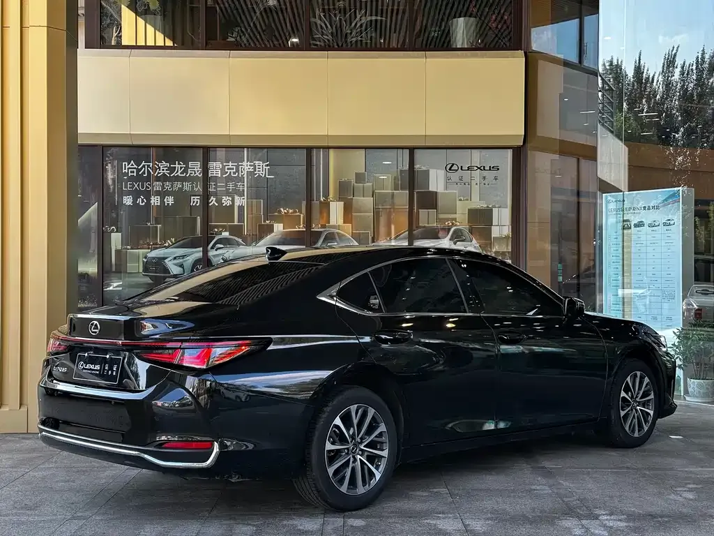Lexus ES — фото 10