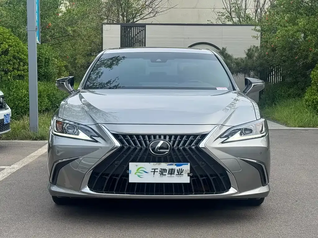 Lexus ES — фото 9