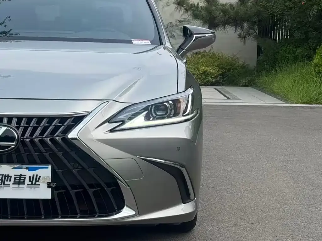 Lexus ES — фото 10