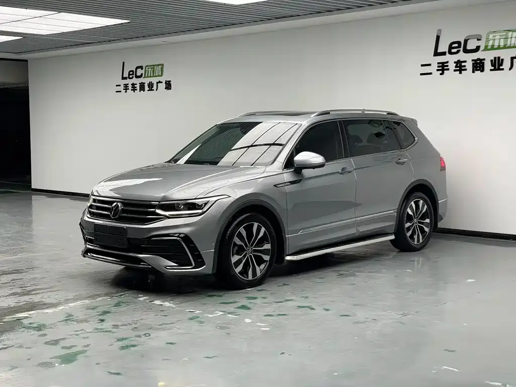 Volkswagen Tiguan L — фото 1