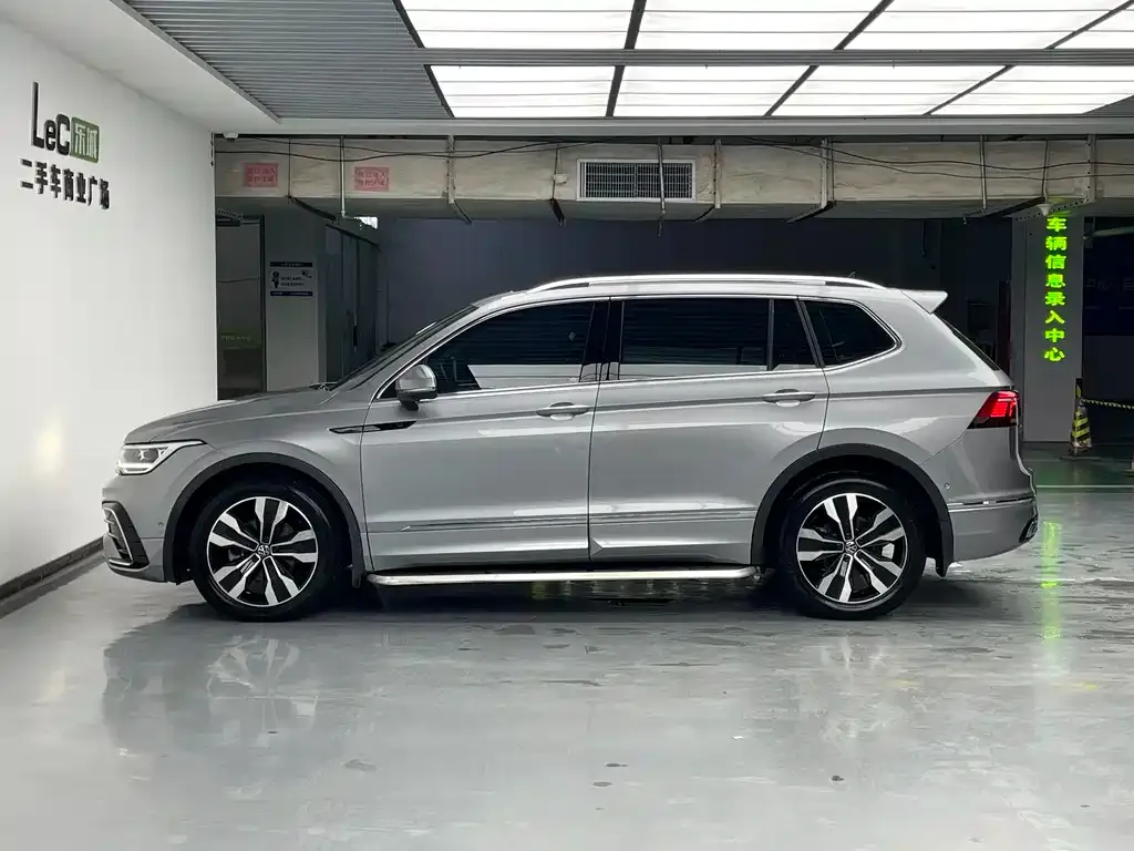 Volkswagen Tiguan L — фото 9