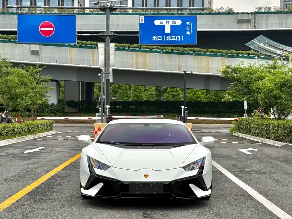 Lamborghini Huracan — фото 1