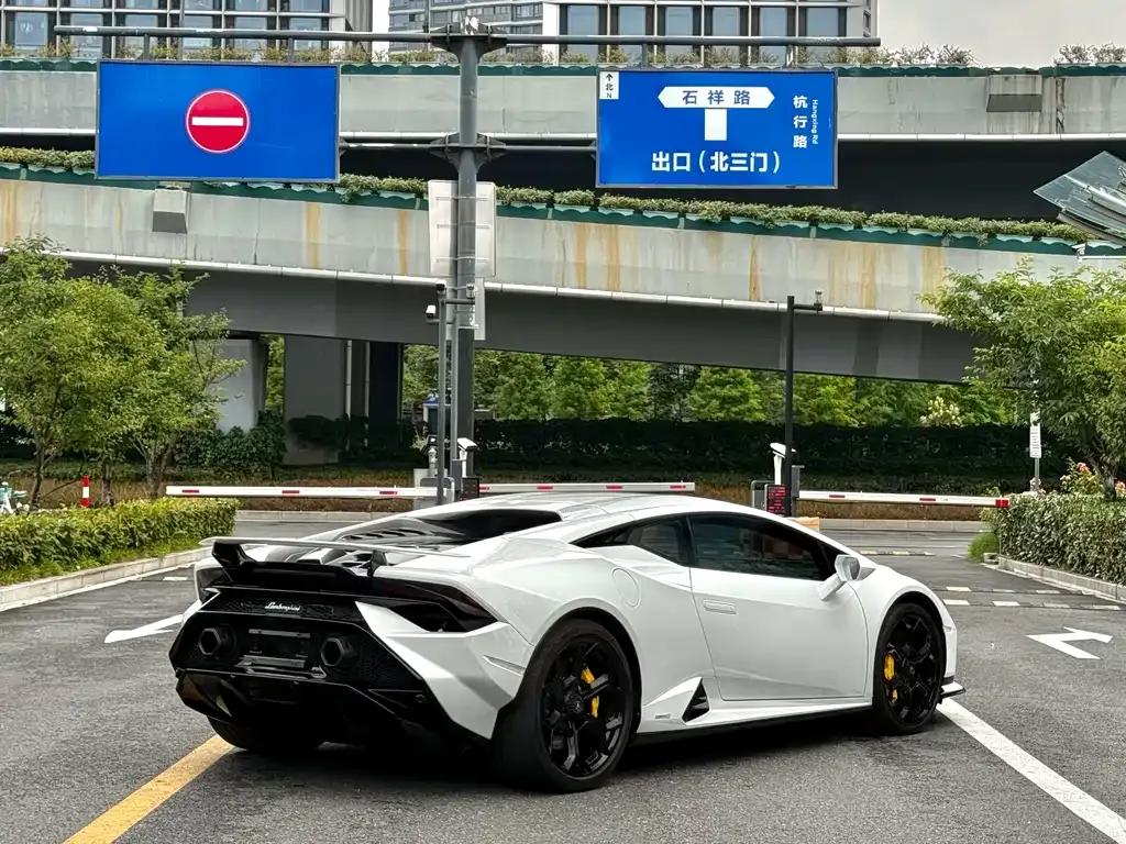 Lamborghini Huracan — фото 7