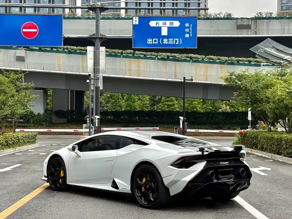 Lamborghini Huracan — фото 9