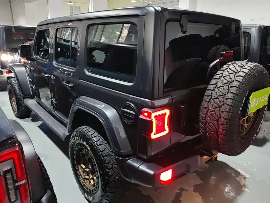 Jeep Wrangler — фото 6