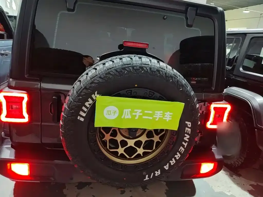Jeep Wrangler — фото 8