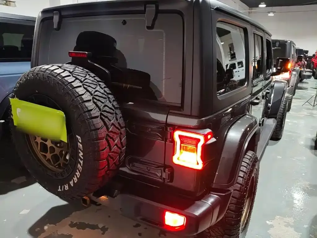 Jeep Wrangler — фото 9