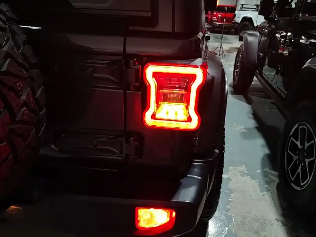 Jeep Wrangler — фото 2