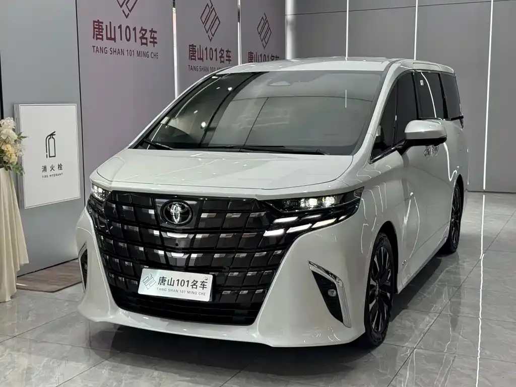 Toyota Alphard — фото 1