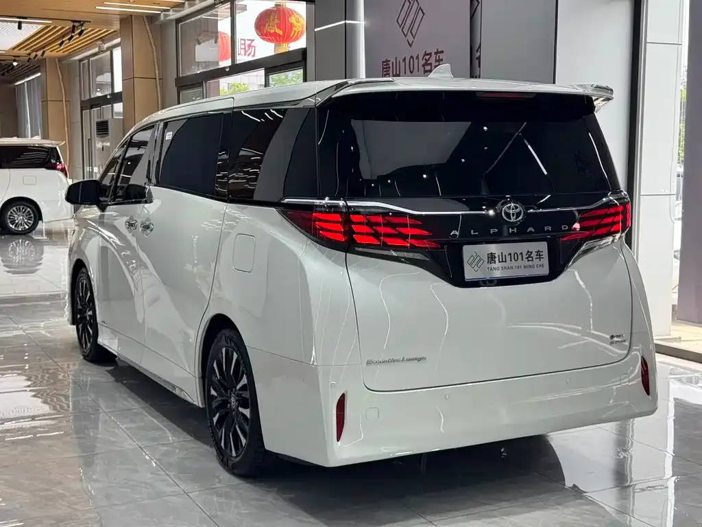 Toyota Alphard — фото 5