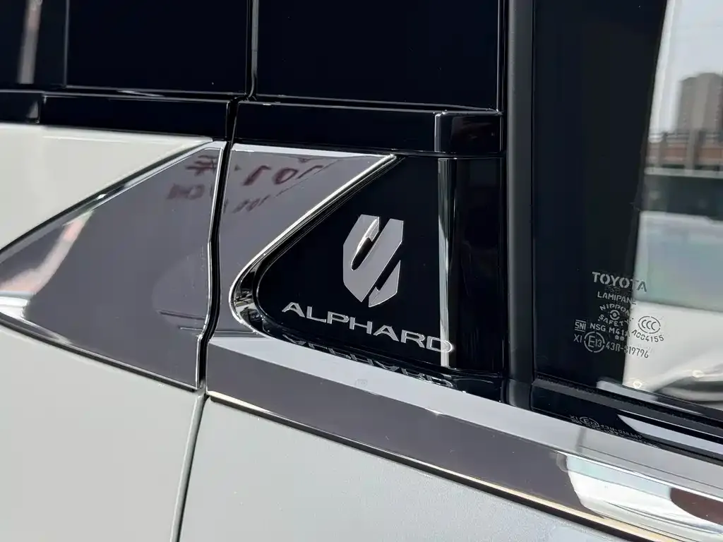 Toyota Alphard — фото 3