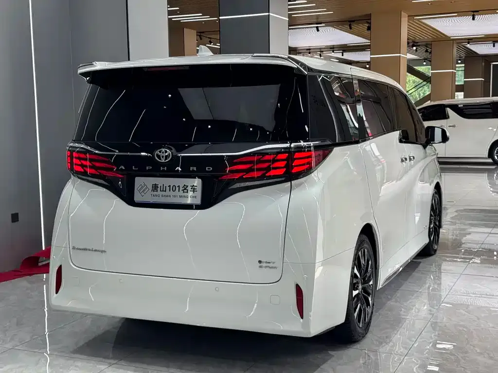 Toyota Alphard — фото 7