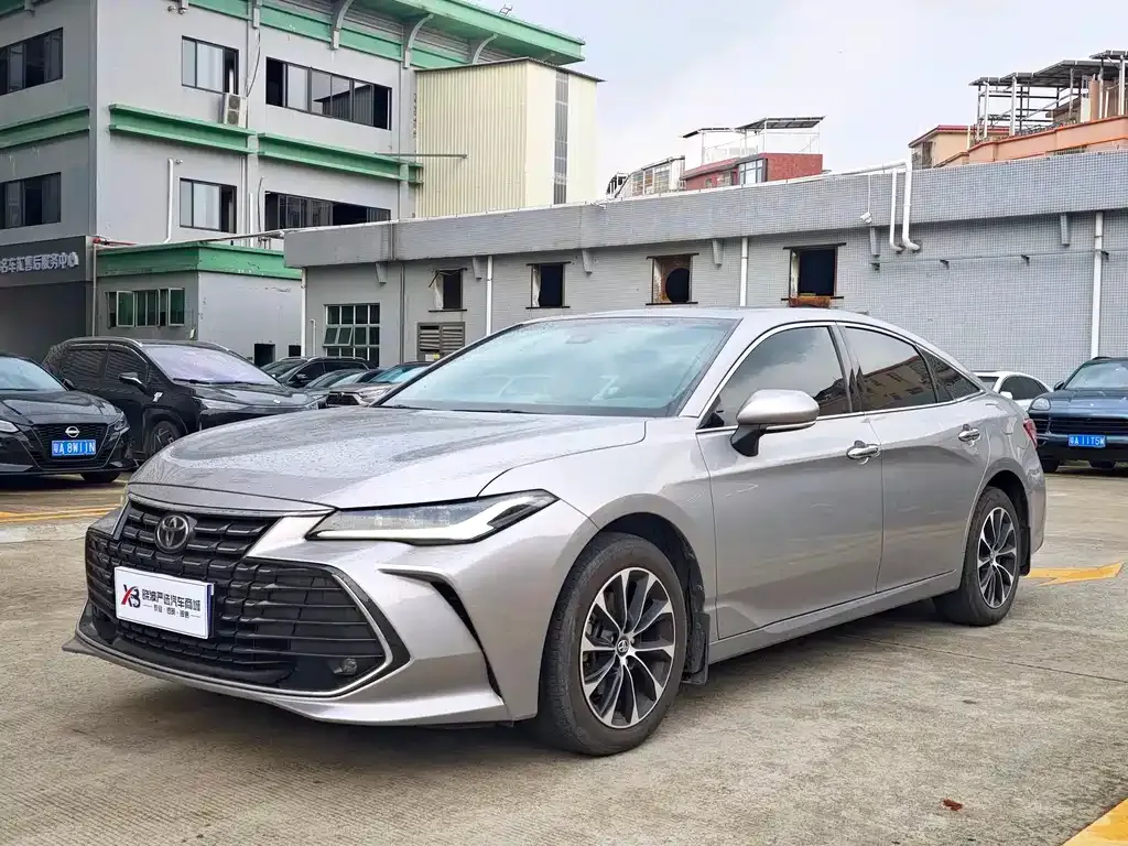Toyota Avalon — фото 1