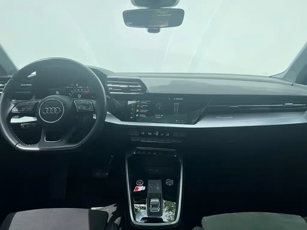Audi A3 2023 из CN, фото 2